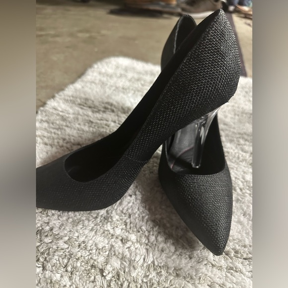 NEW— Isaac Mizrahi black heels Sz 9 - Picture 3 of 5